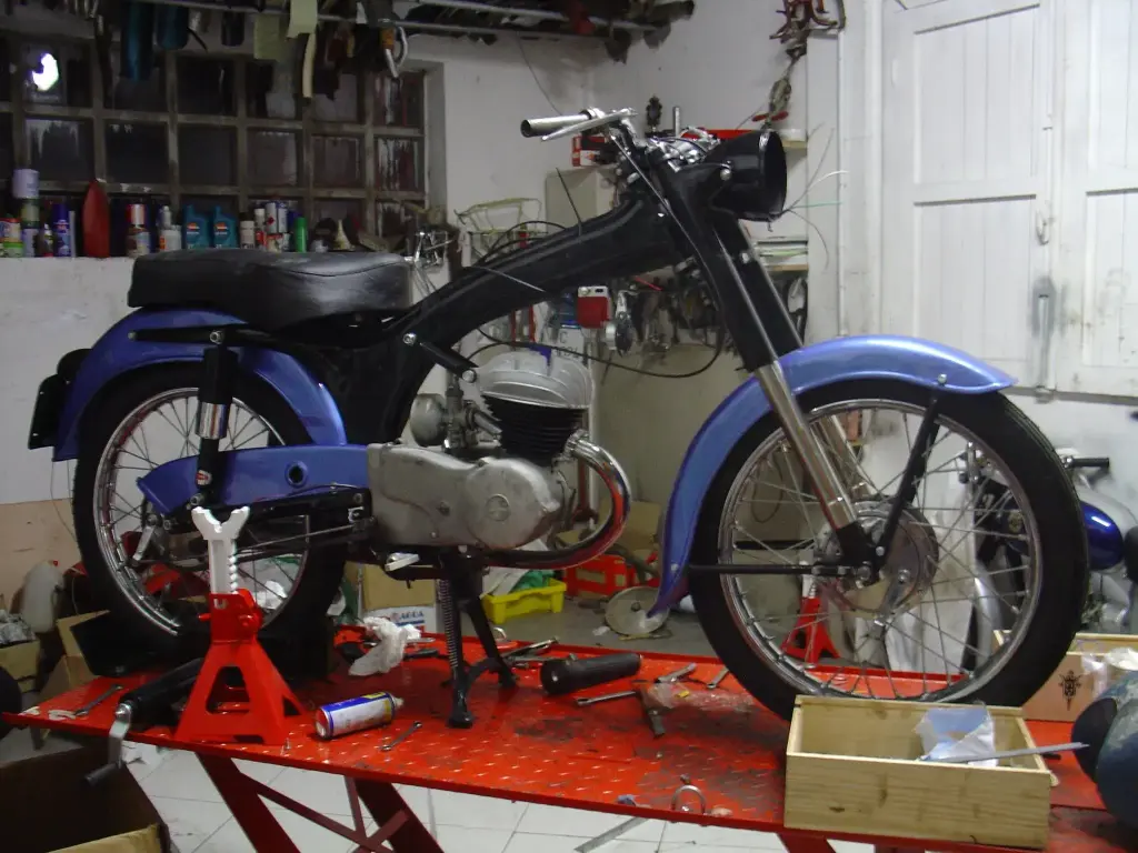 Moto OSSA 150